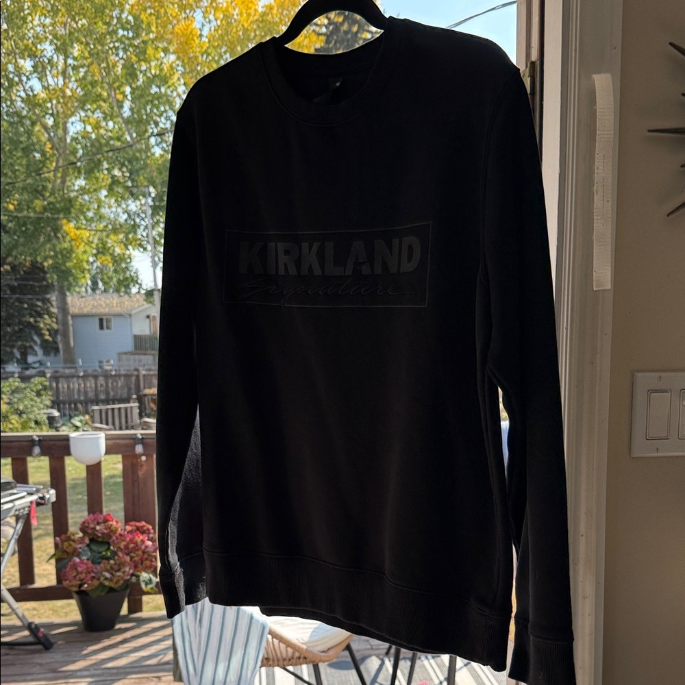 Kirkland Signature Black Sweatshirt NWOT men’s small ladies medium